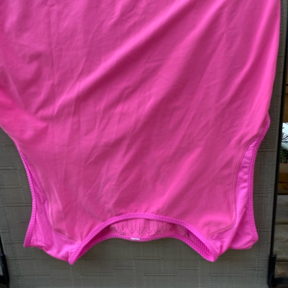 Pink Lululemon tank top. Size 4 - Picture 2 of 6